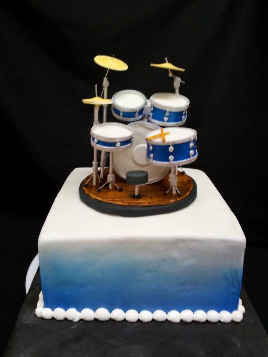 Торт с барабанной установкой