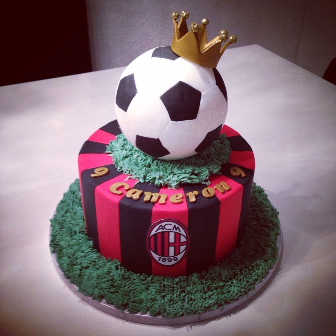 День рождения футбола год. Торт футбольный AC Milan. Торт в стиле футбола. Торт в стиле футбол для мальчика. Торт на день рождения в стиле футбола.