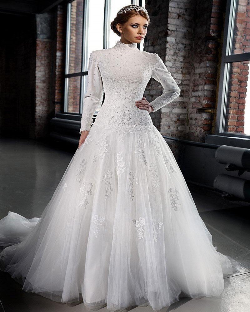 Свадебное платье со стоячим воротником
