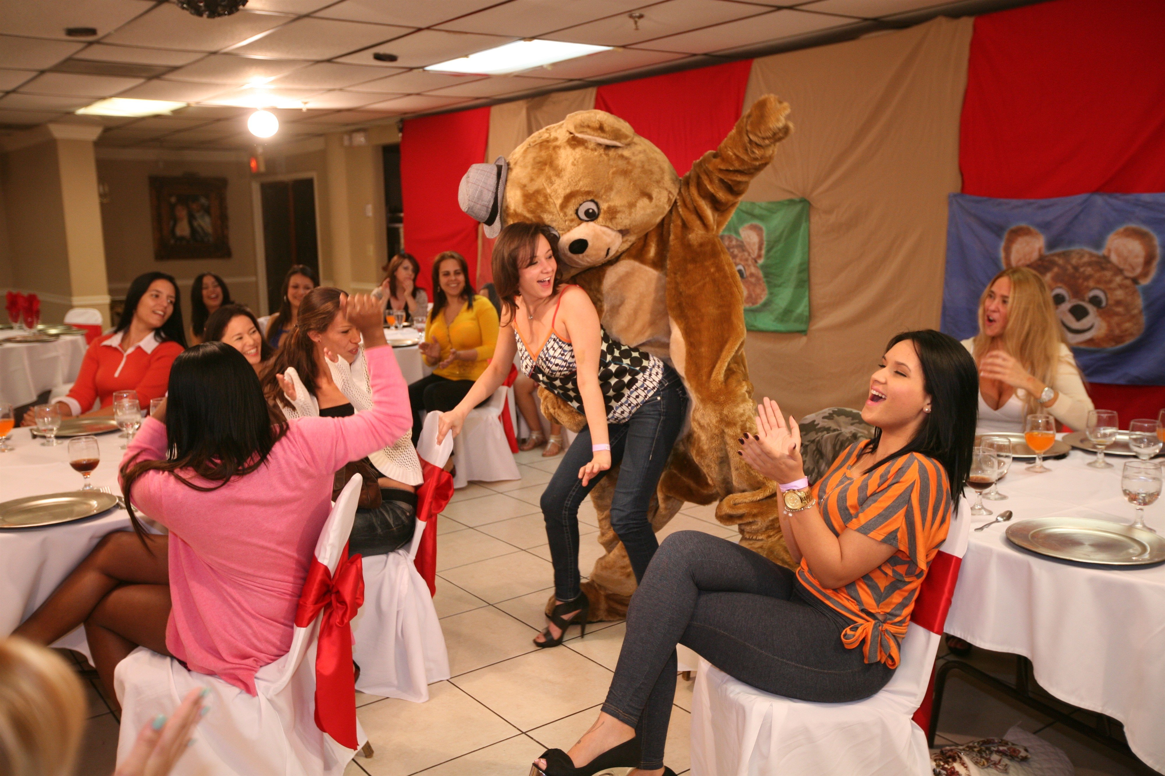 Dance bear com. Дансинг Беар. Танцующий медведь вечеринка. Танцующий медведь шоу для женщин. Танцующий медведь вечеринка для женщин.