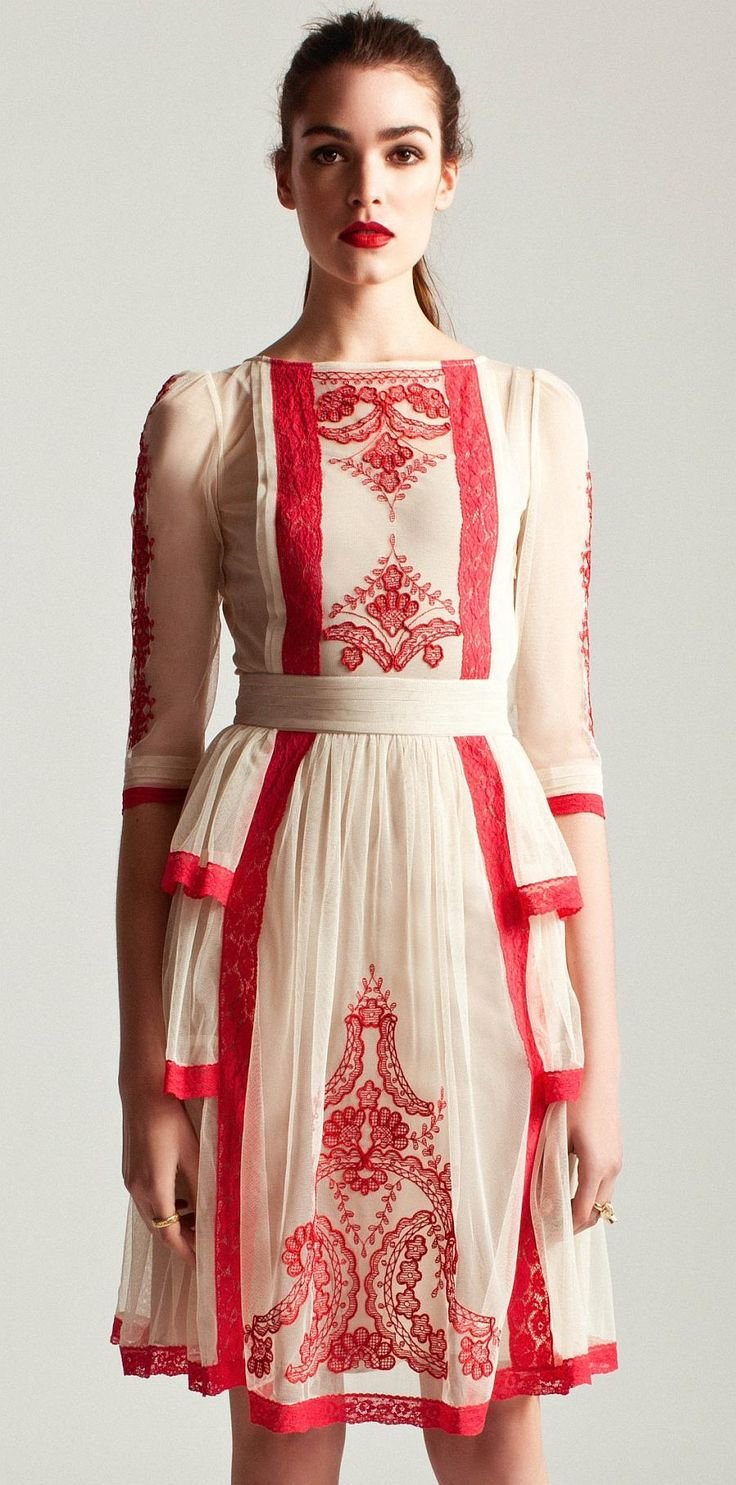 Коллекции платья в русском стиле с кружевом светлые тона