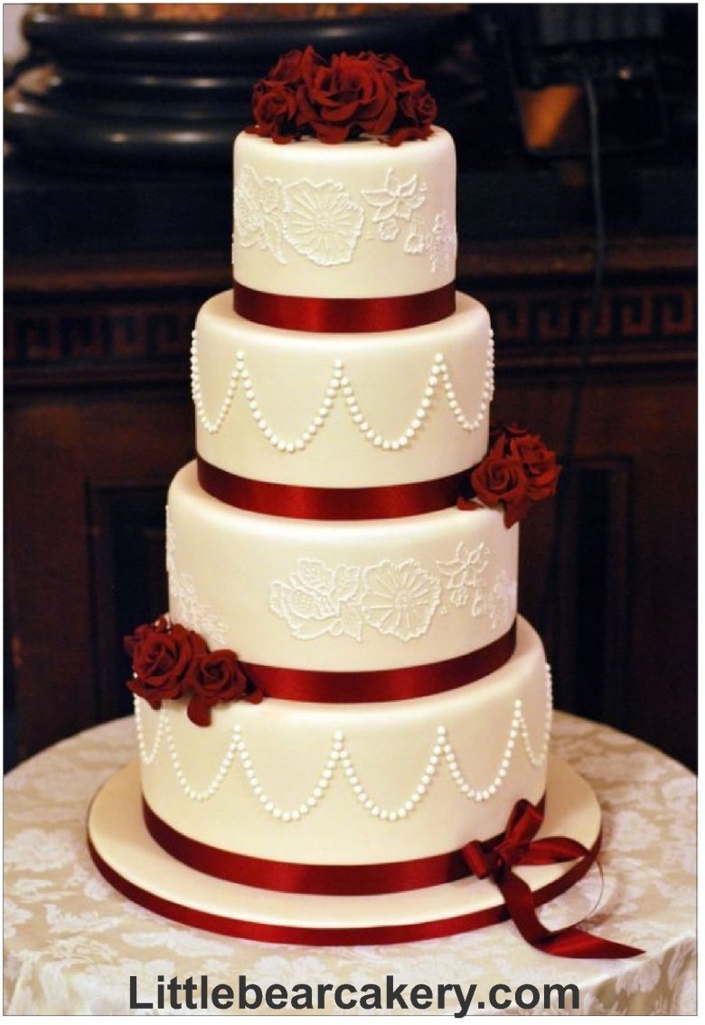 Свадебный торт с красными розами