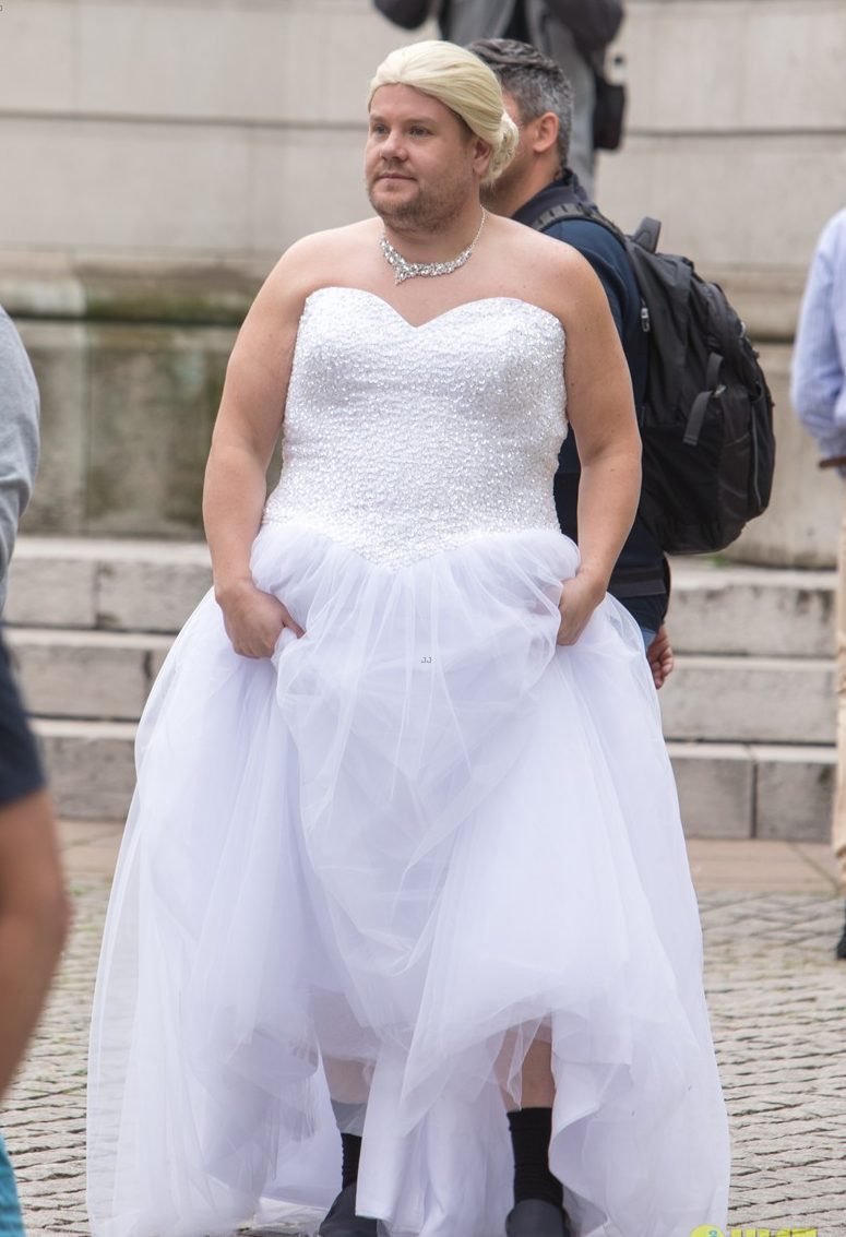 Джеймс Корден в свадебном платье