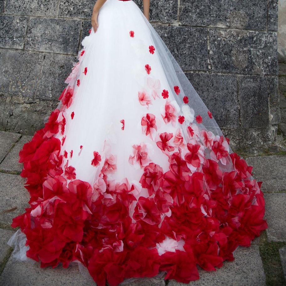 Свадебное платье с цветами