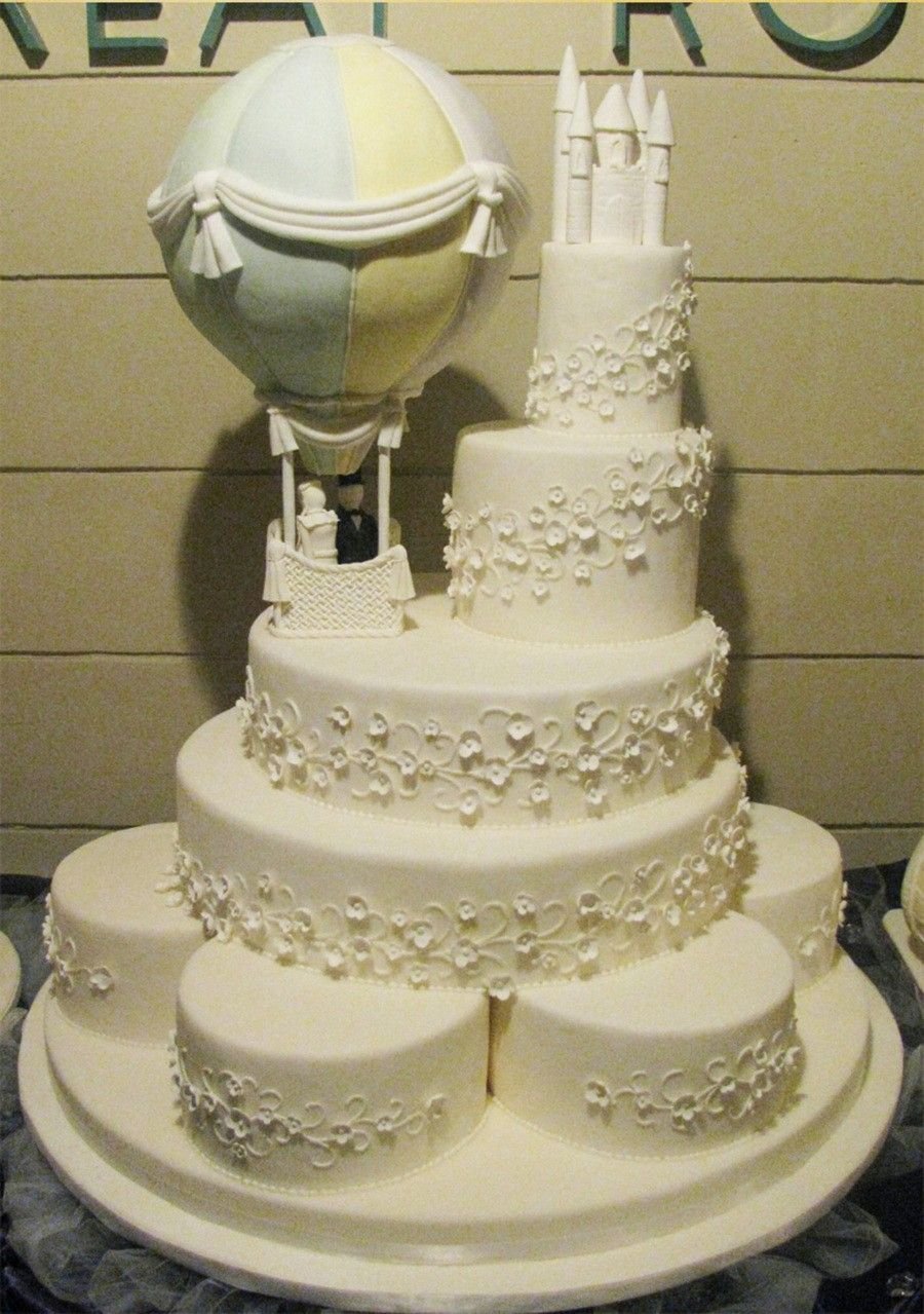 Свадебный торт с шарами
