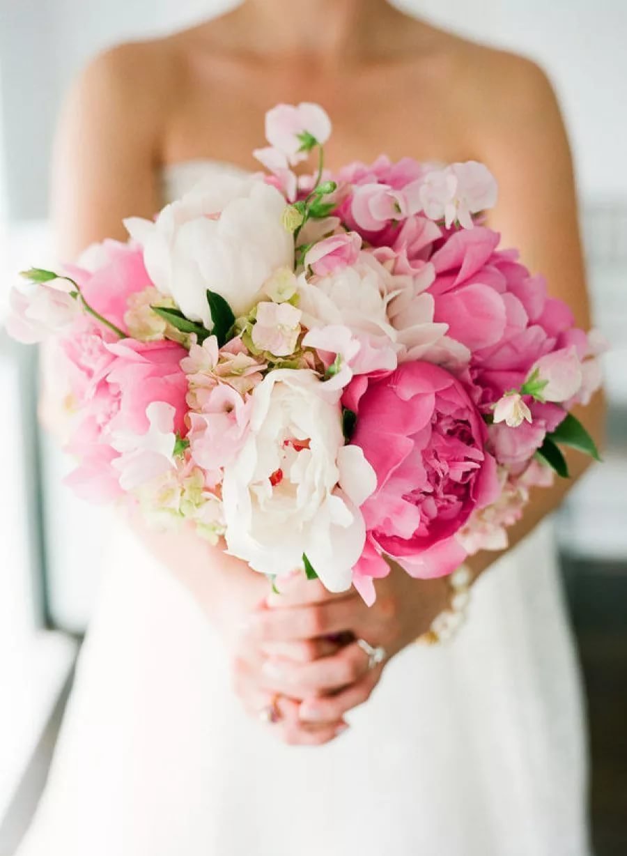Букеты на свадьбу для невесты живые цветы пионы