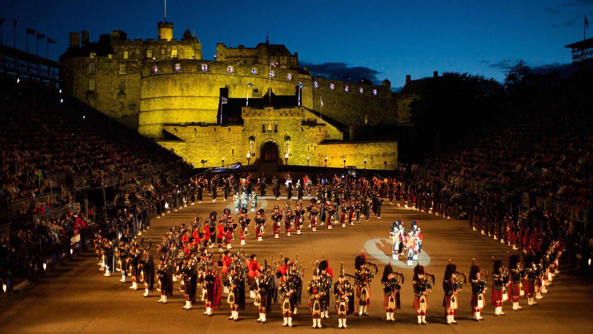 Символ эдинбургского фестиваля музыки и драмы. The Royal Edinburgh Military Tattoo. Эдинбургский замок фестиваль военных оркестров. Эдинбургский Международный фестиваль искусств в Шотландии. Фестиваль Фриндж в Эдинбурге.