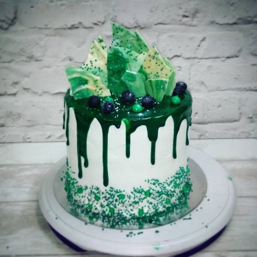 Торт зеленый с золотом