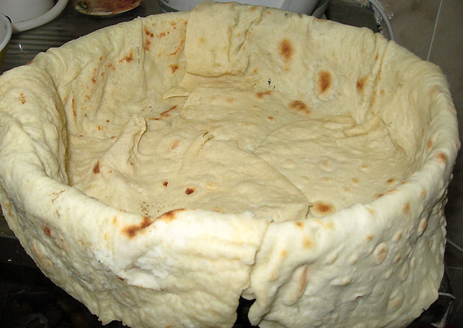 Лаваш приготовить в домашних условиях в духовке. Пирог из лаваша. Пирог из армянского лаваша. Пироги из тонкого лаваша. Мясной пирог из тонкого лаваша.