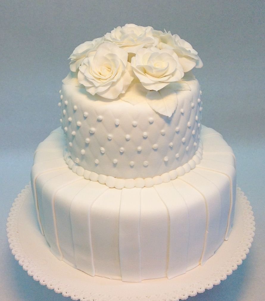 Белый свадебный двухярусный торт