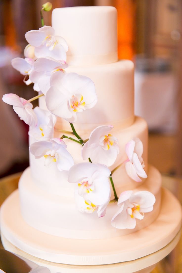 Свадебные торты с украшением цветов орхидеи