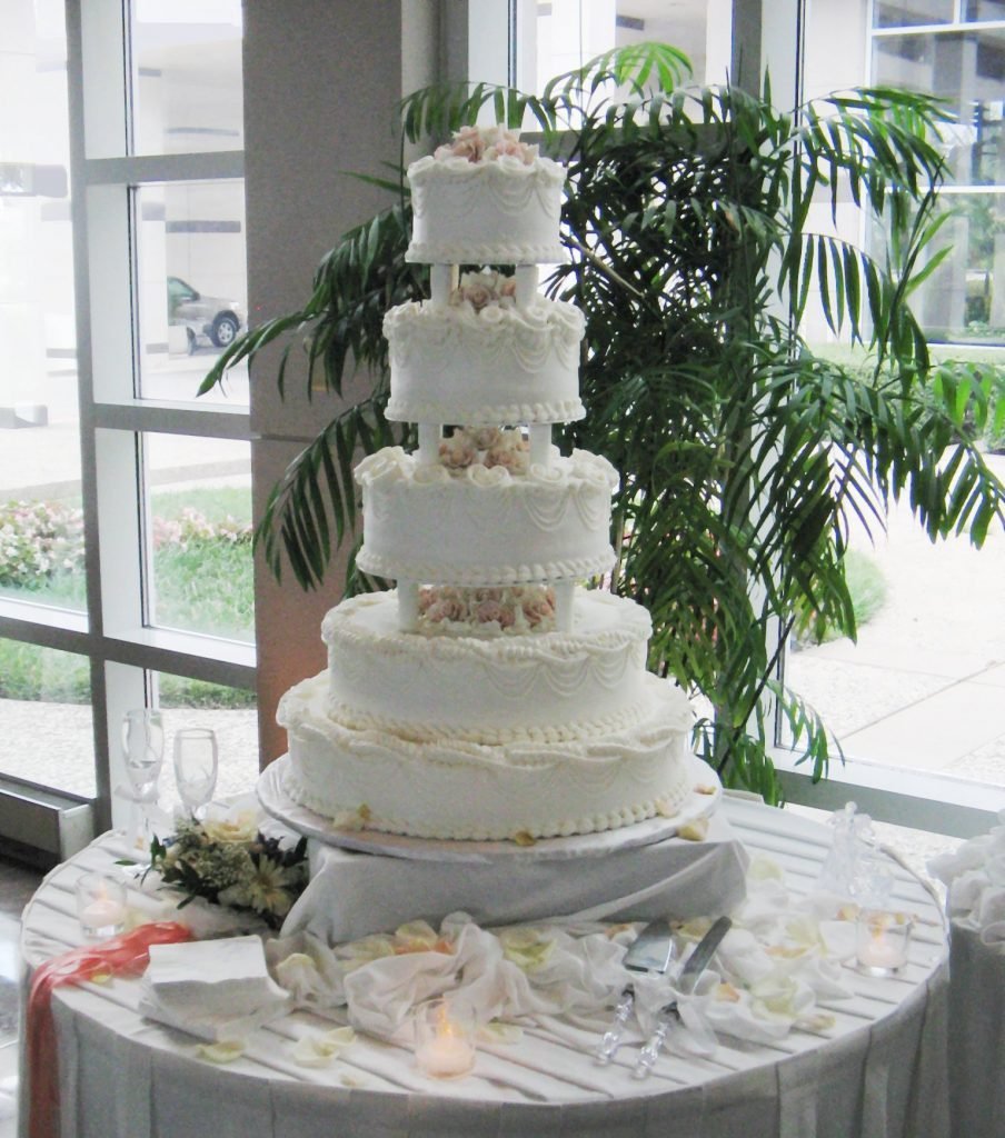 Раздельный свадебный торт