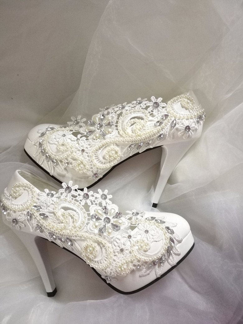 Туфли Свадебные белые с брошью