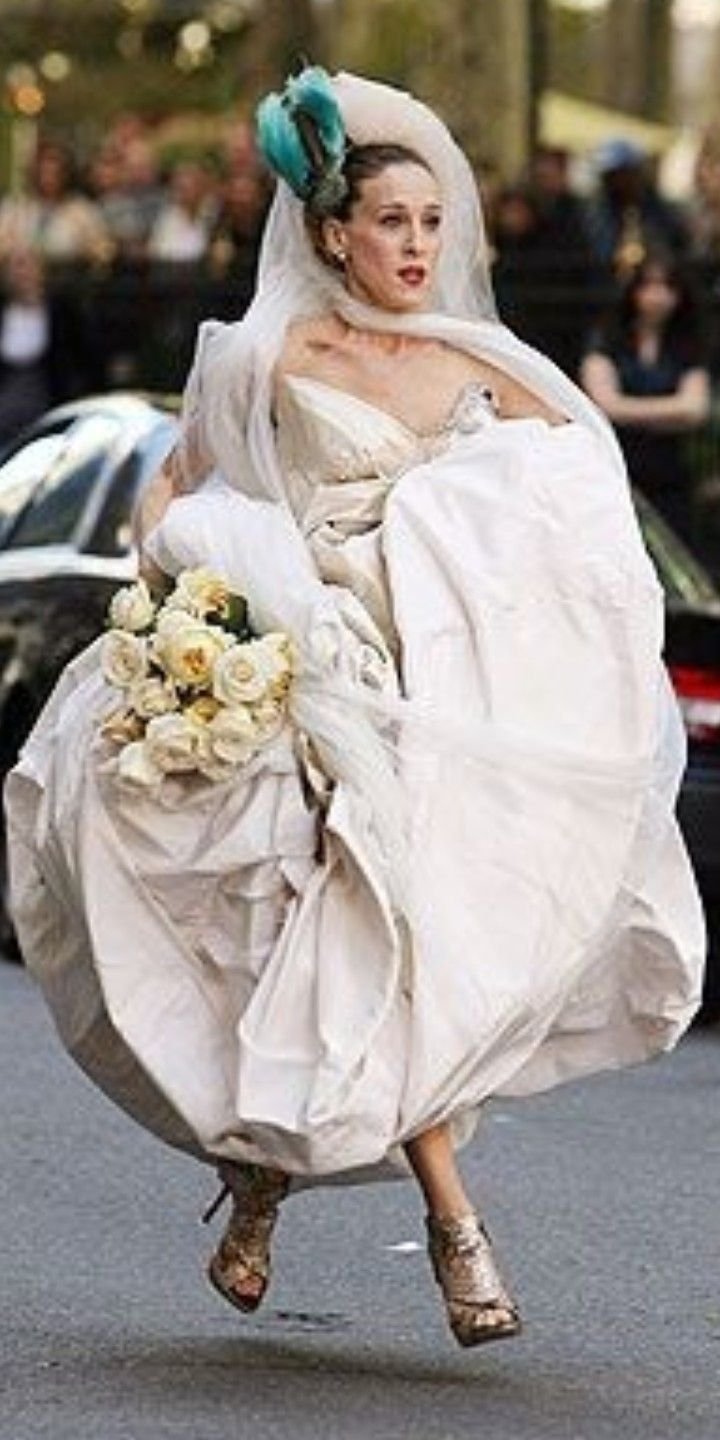 Кэрри Брэдшоу в свадебном платье Вивьен Вествуд