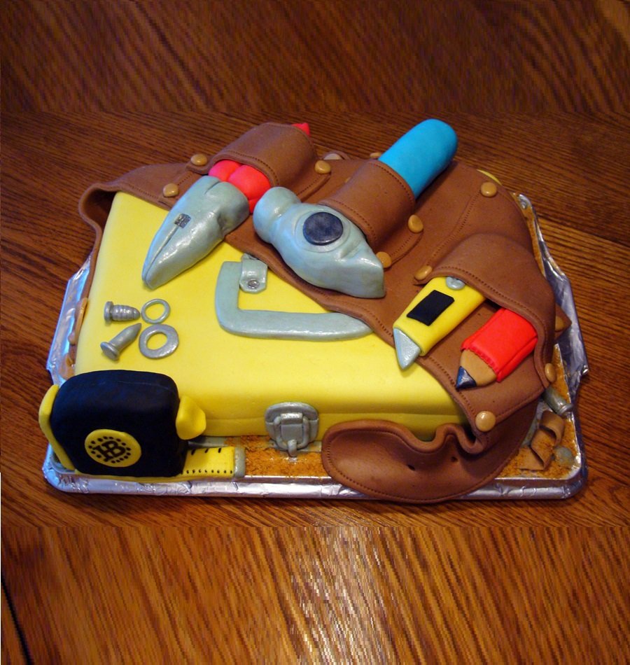 Торт со строительными инструментами
