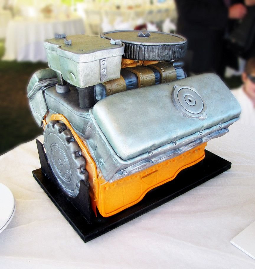 Торт в виде двигателя
