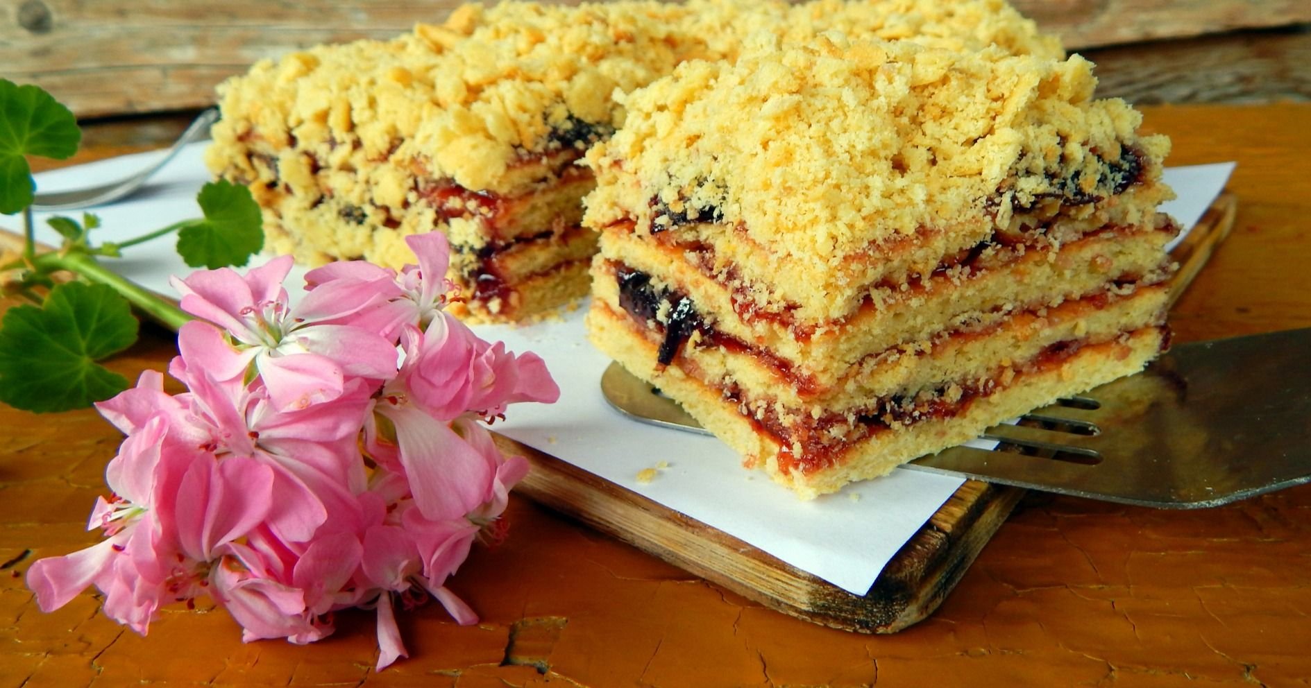 Кремлевский торт рецепт классический в домашних условиях. Песочный торт. Махровый торт. Тарты из песочного теста. Песочное тесто для торта.