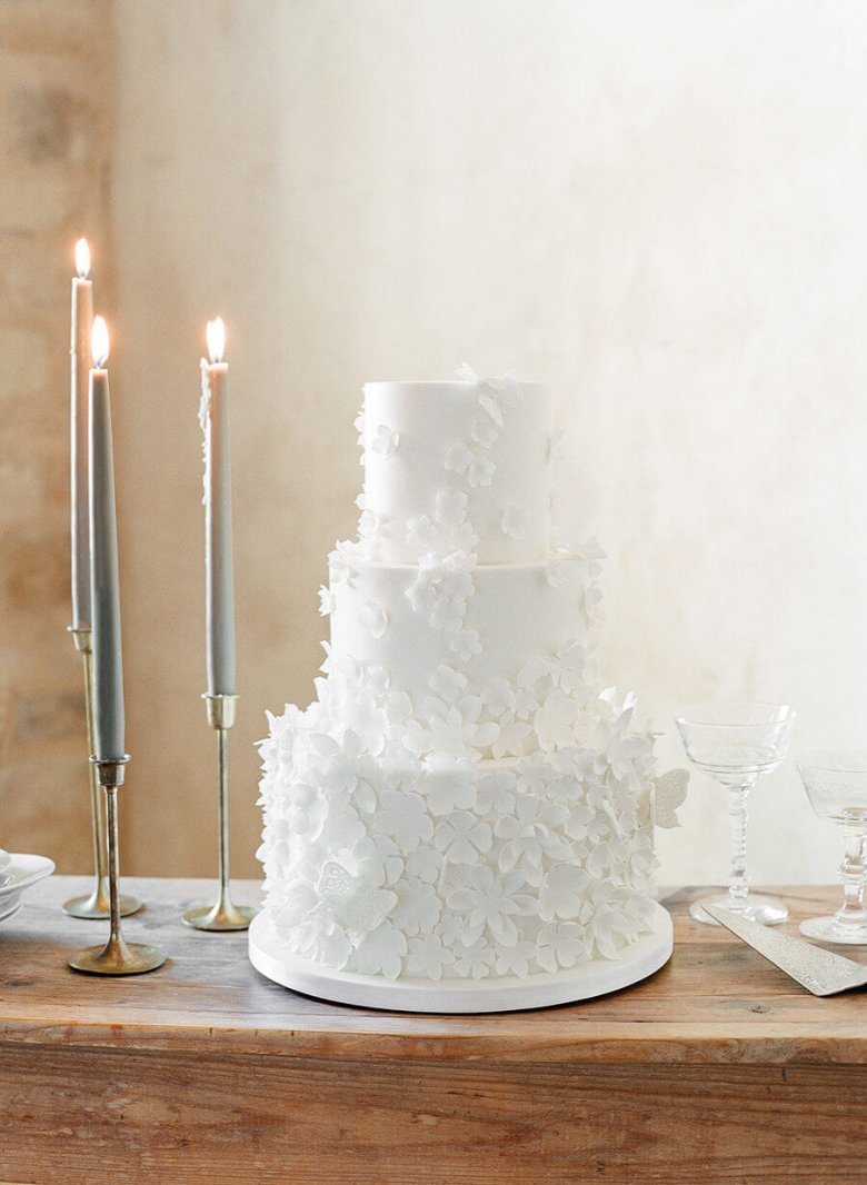 Свадебный торт белый с серым