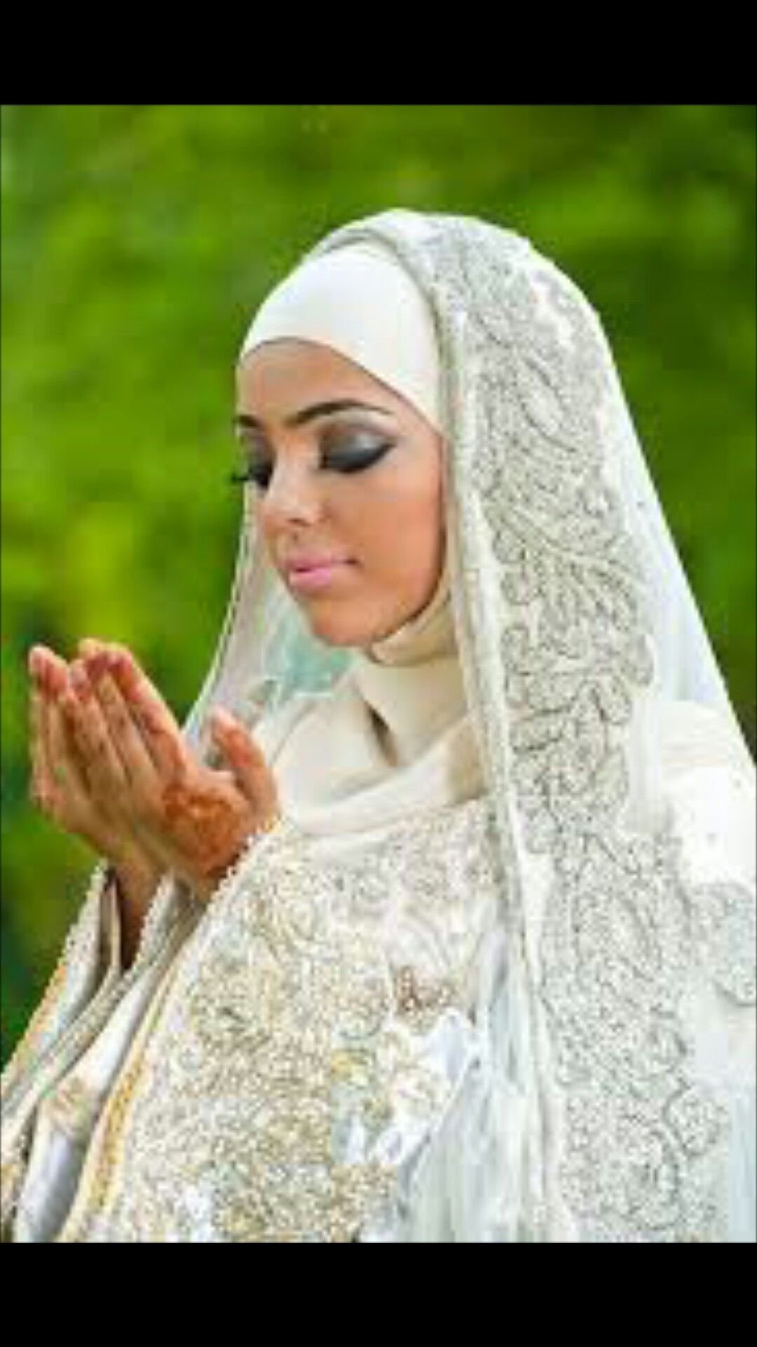 Мусульманский регистрации. Невеста в хиджабе. Мусульманские невесты в хиджабе. Свадебный наряд мусульманки. Мусульманские Свадебные платья.