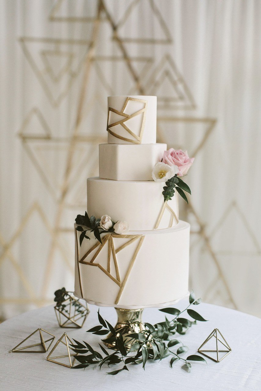 Торт с геометрическим декором