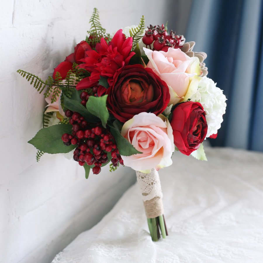 Букет невесты с пионовидными розами бордовыми 2021