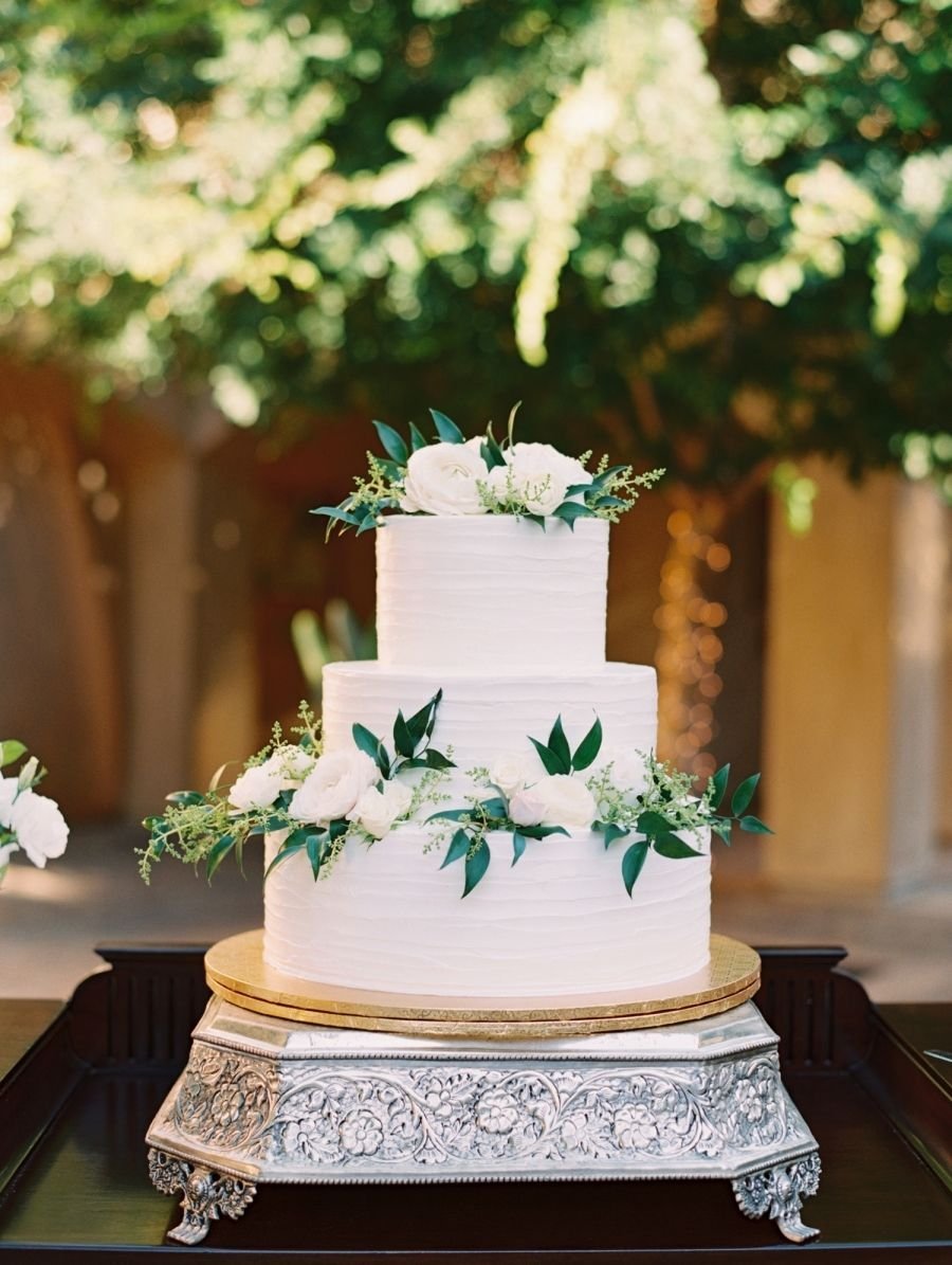 Свадебный торт с гипсофилами