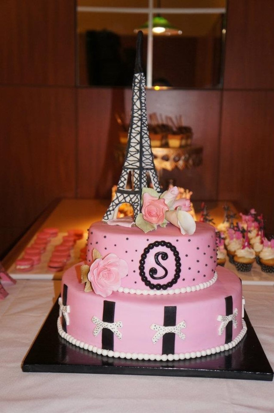 Торт с Эйфелевой башней для девочки