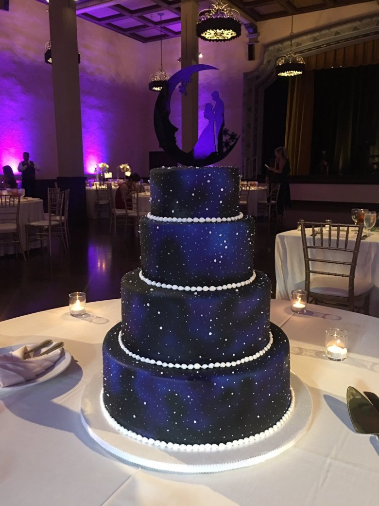Свадебный торт в космическом стиле