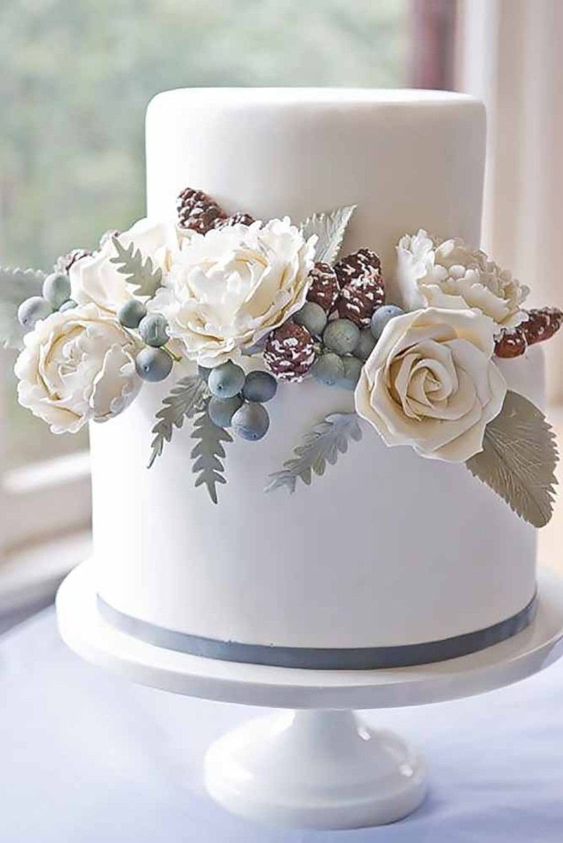 Декор торта с сухоцветом розы