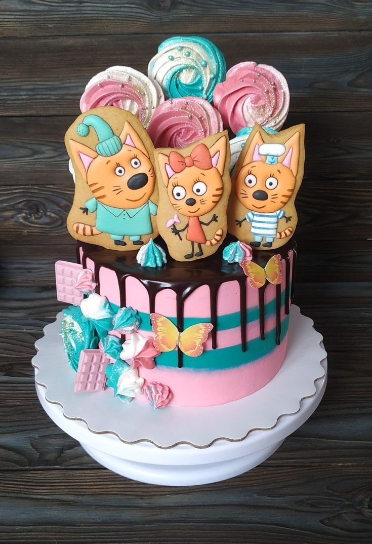 Красивый торт три кота