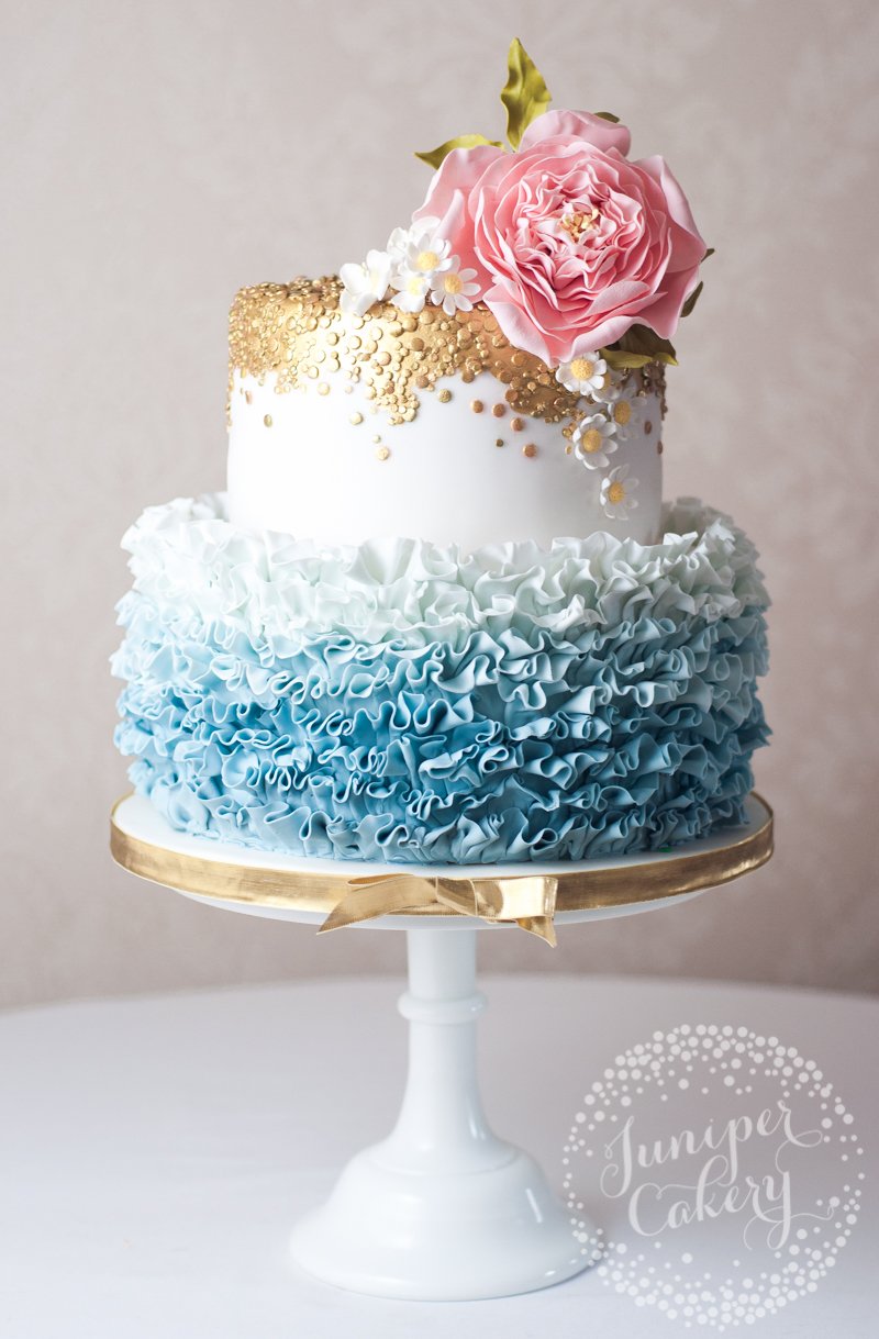 Свадебный торт с голубым омбре