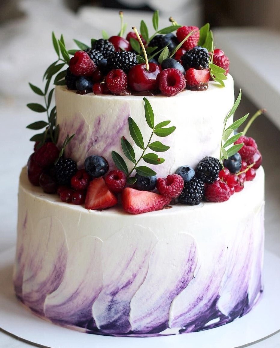 Открытый торт с ягодами