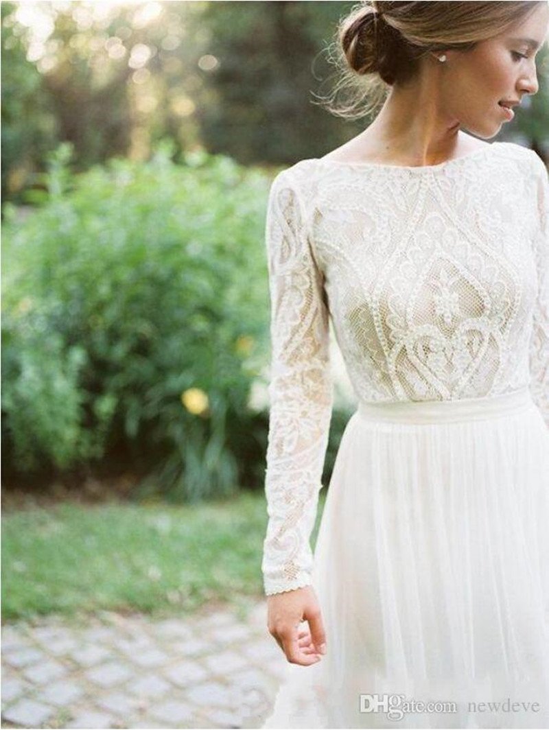 Свадебное платье с большим вырезом спереди
