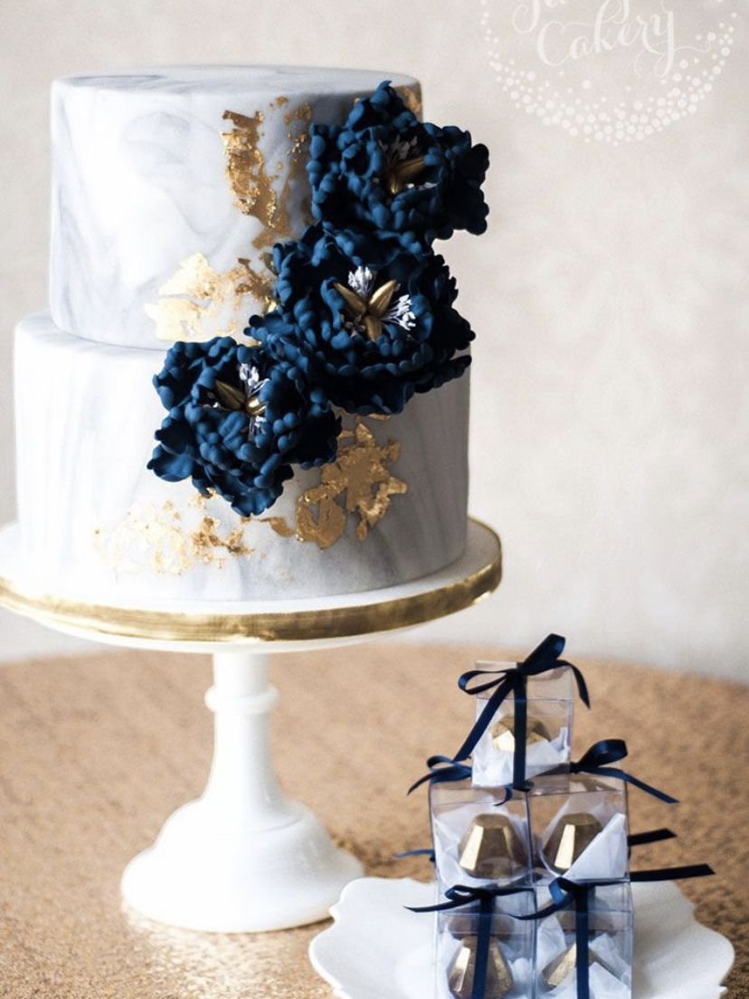 Мраморный свадебный торт