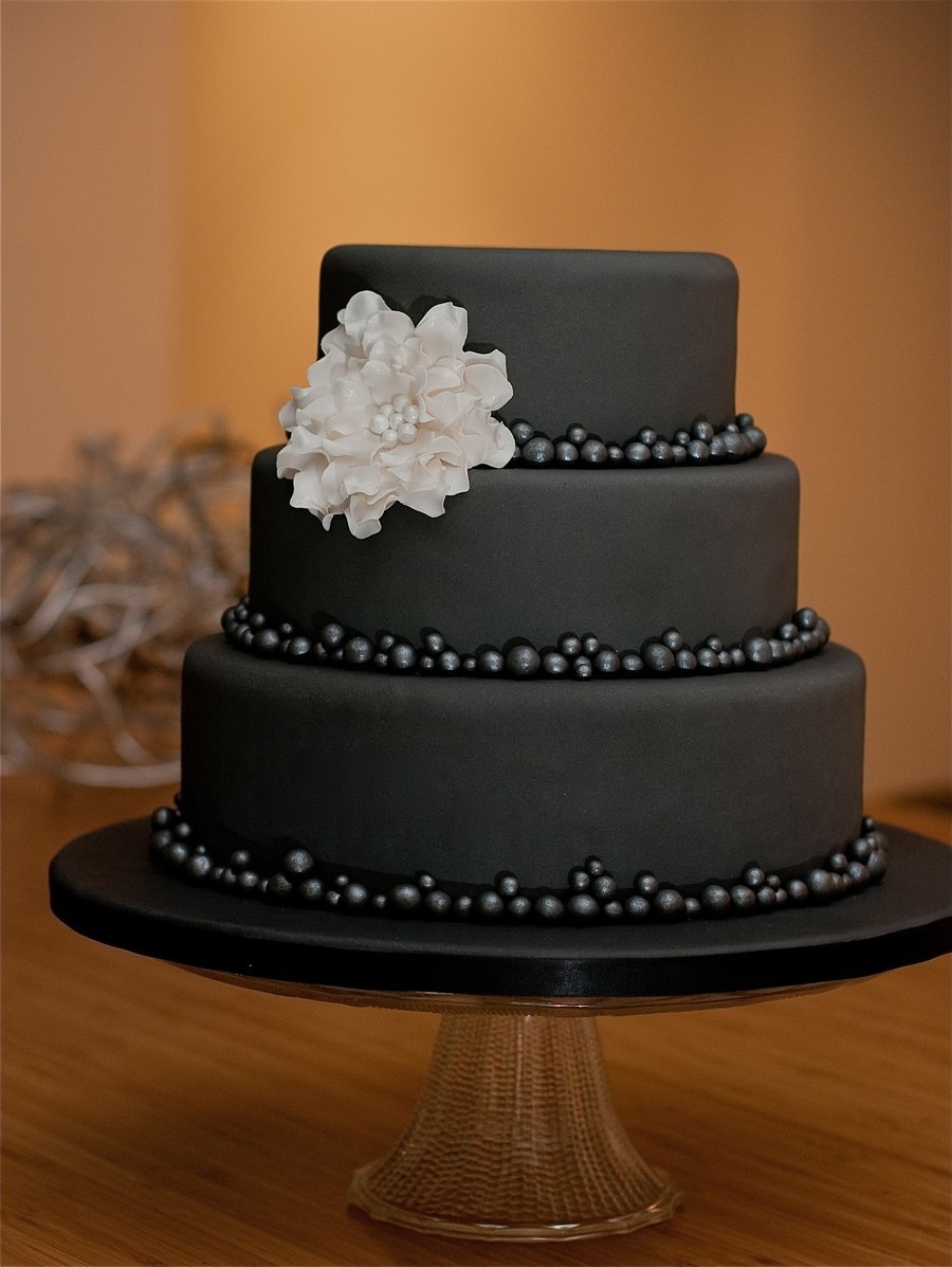 Черный свадебный торт