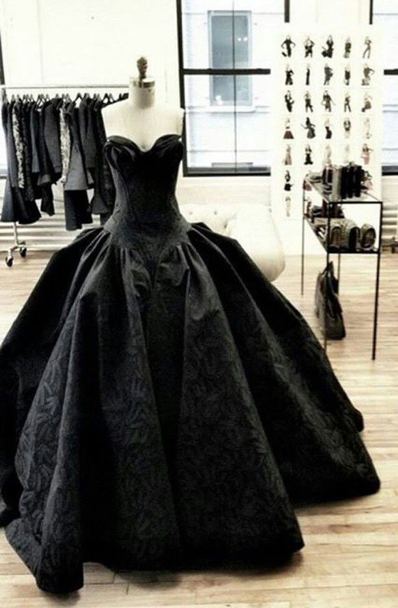 Роскошное платье черное на манекены