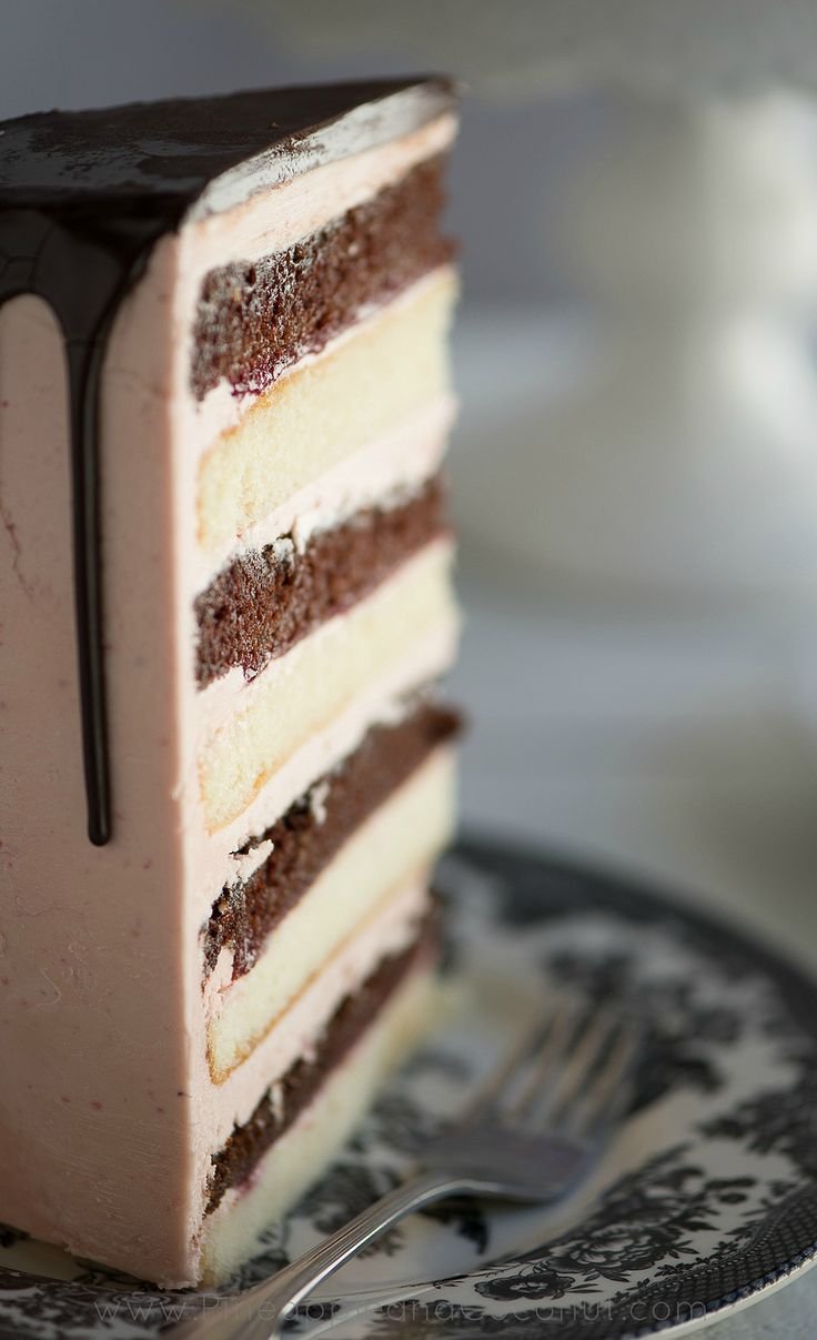Шоколадно ванильный торт