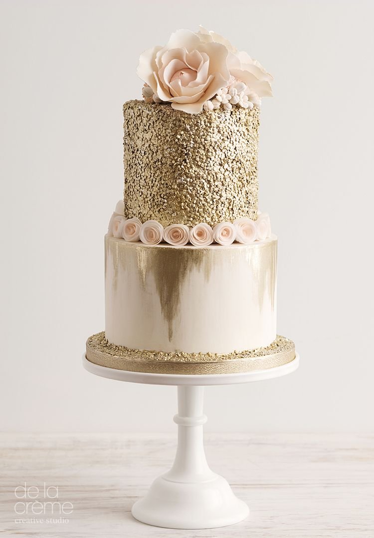 Свадебный торт в бежевых тонах двухъярусный