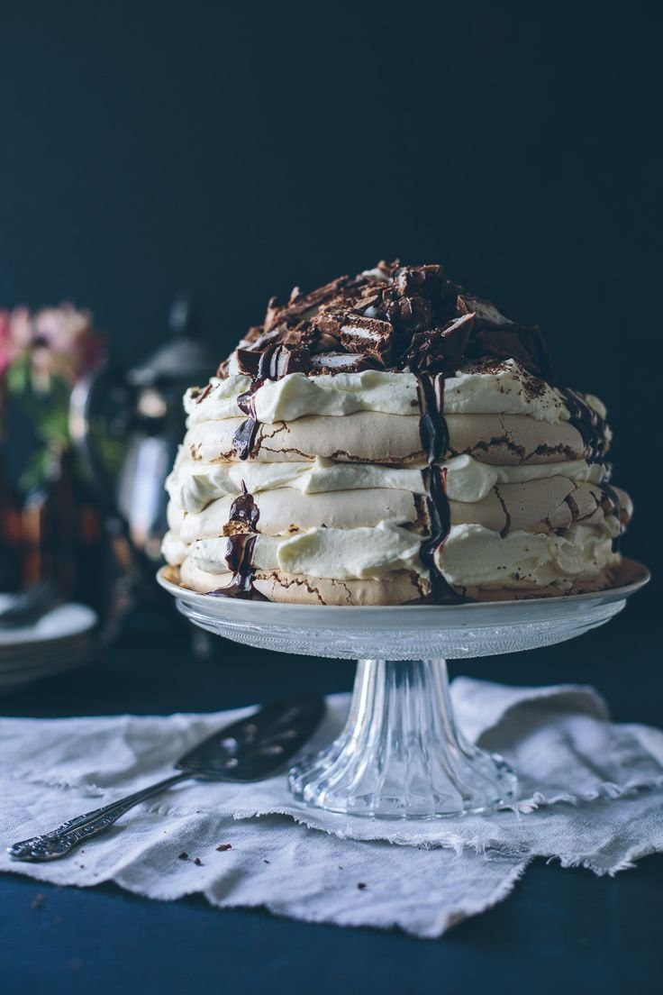 Pavlova Cake decorated by Coconut