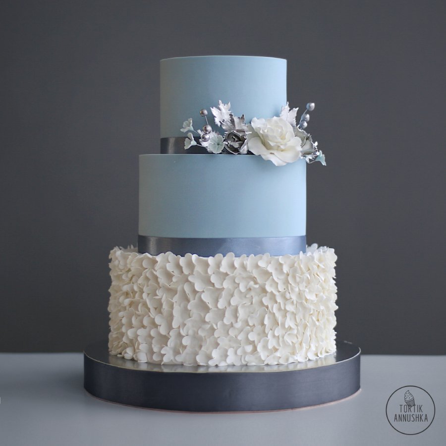 Свадебный торт двухцветный