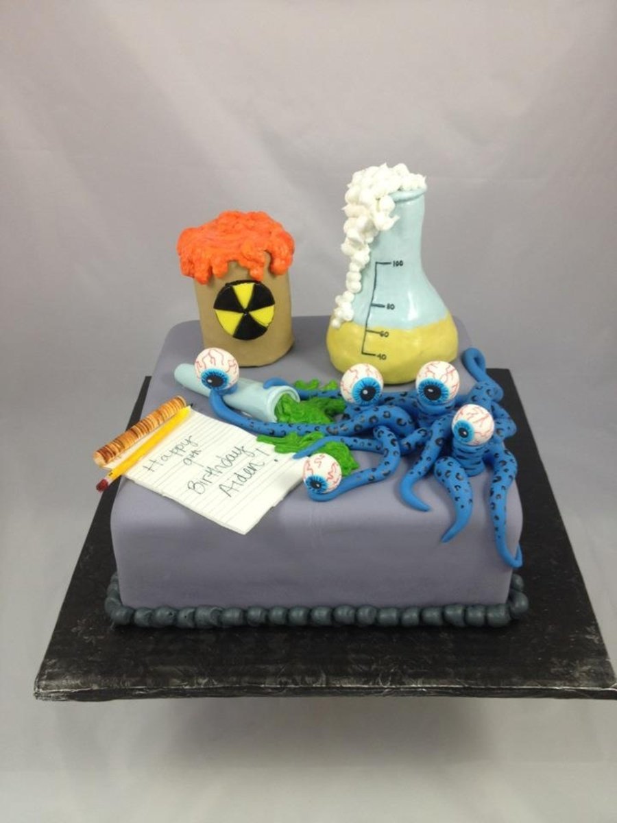 Торт с тематикой химии