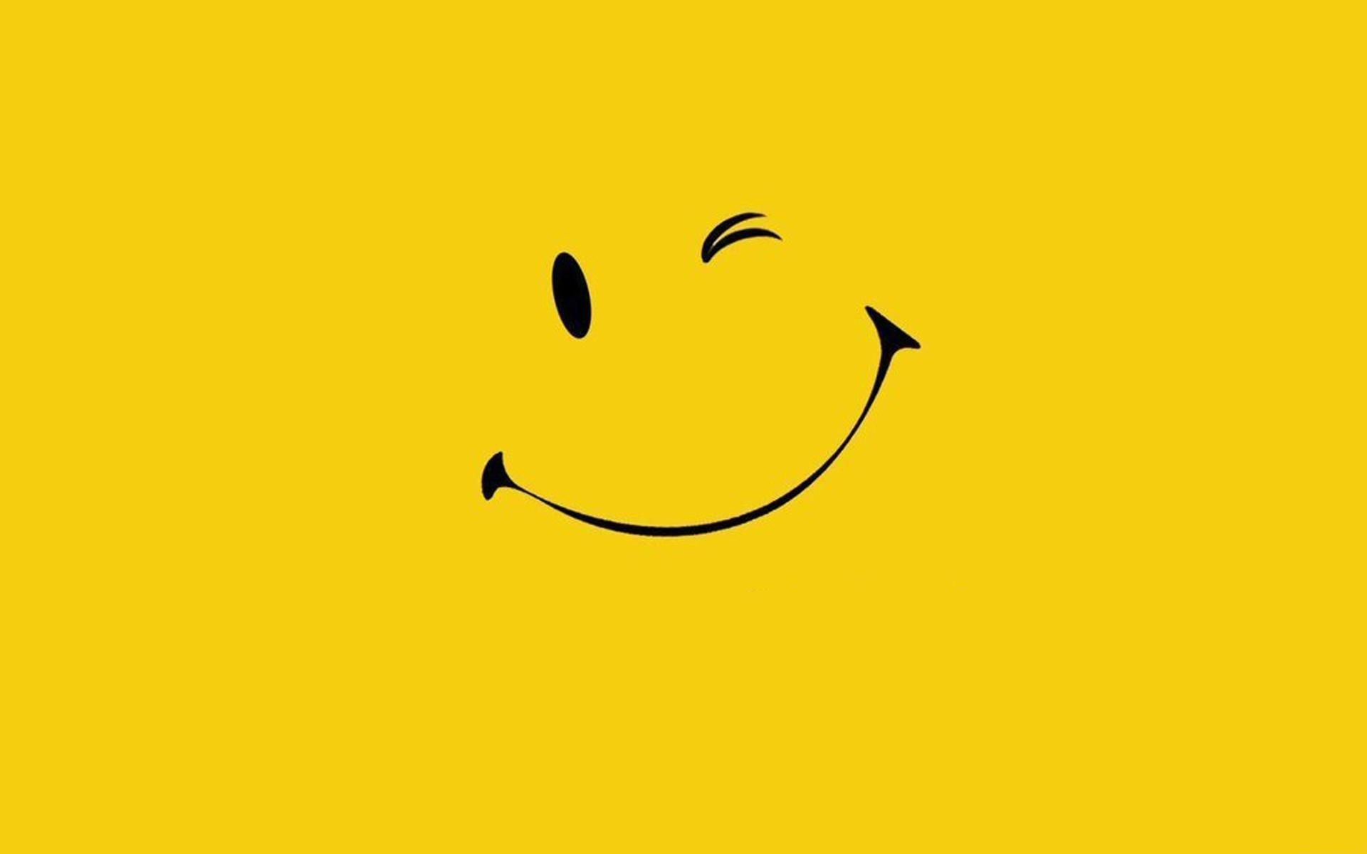 Просто улыбнись в ответ. Смайлик на желтом фоне. Улыбка на желтом фоне. Фон улыбка. Улыбка Минимализм.