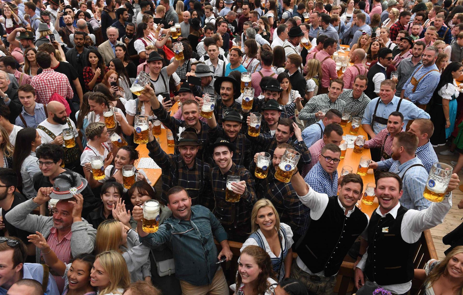 Октоберфест сколько пивоварен участвует в празднике. Мюнхен фестиваль Октоберфест. Мюнхен фестиваль Октоберфест 2021. Октоберфест 1810.