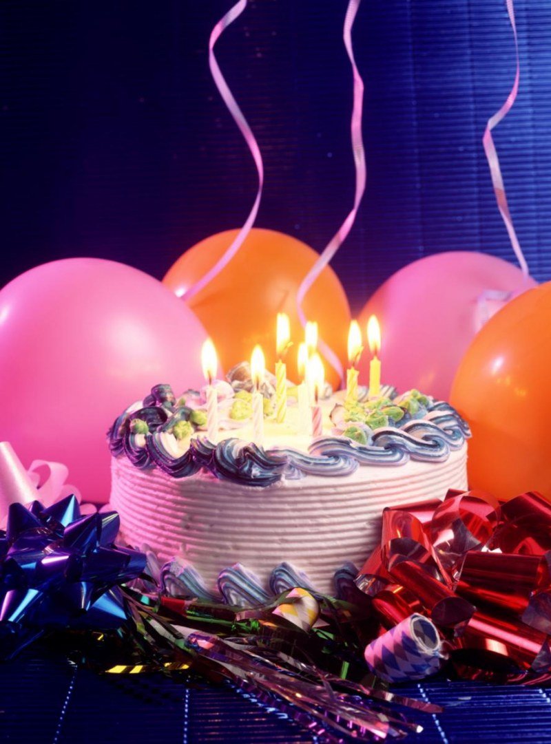 Картинки с днём рождения с тортом и шарами