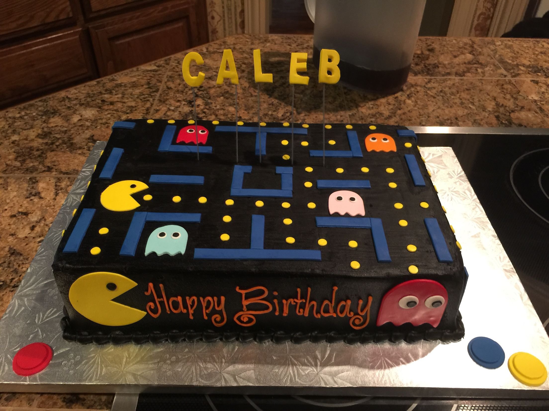Игры на 2 день рождения мальчику. Торт приставка плейстейшен ps5. Торт для мальчика компьютерные игры. Торт в стиле компьютерных игр. Торт на день рождения игры.
