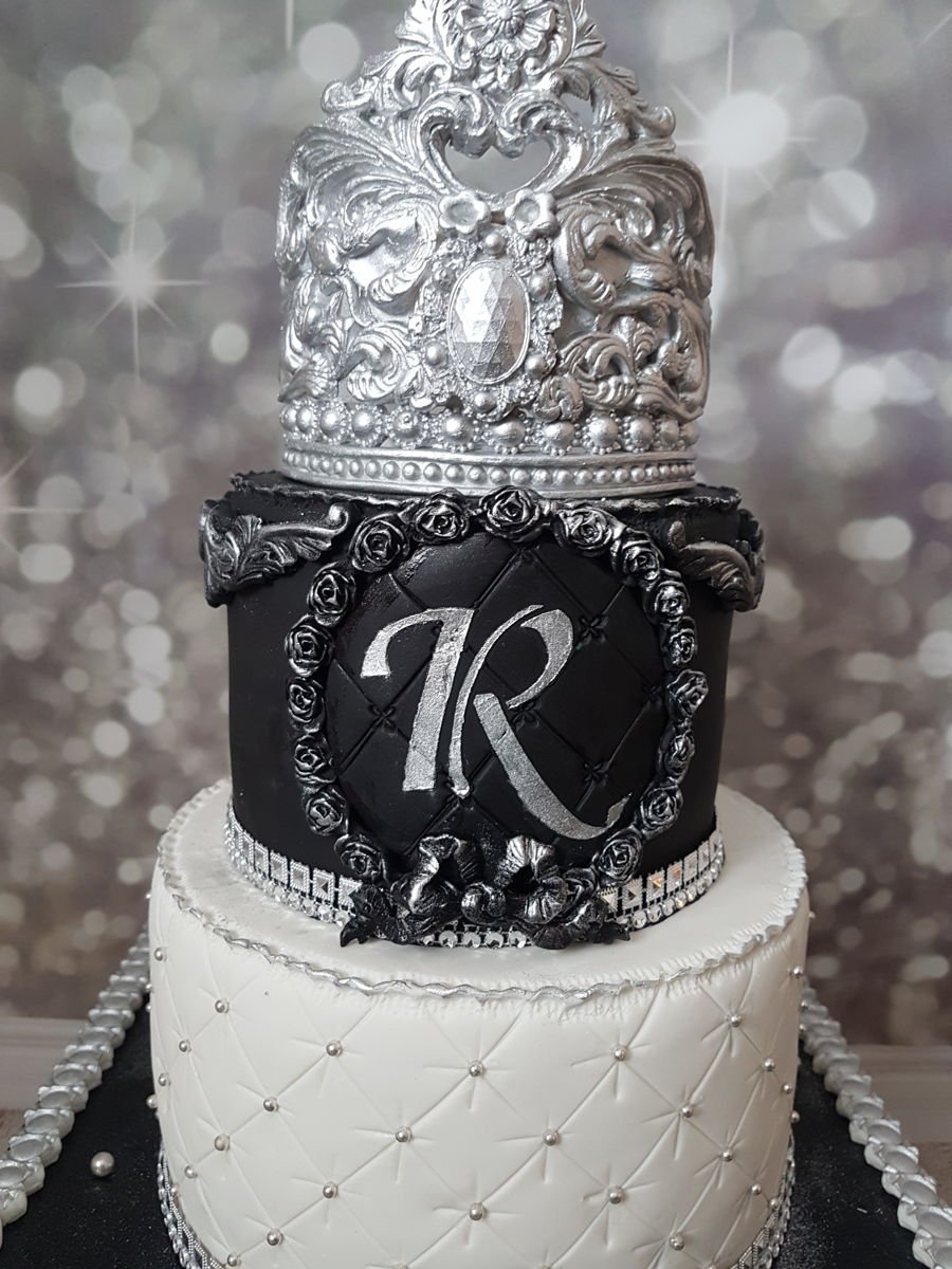 Торт на свадьбу с коронами
