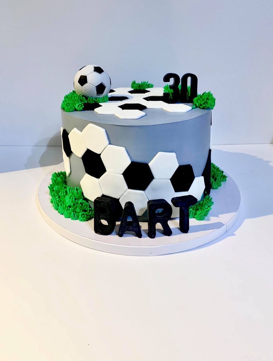 Торт футбольный двухъярусный