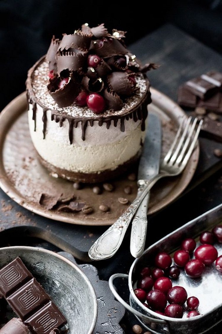 Шоколадно малиновый торт