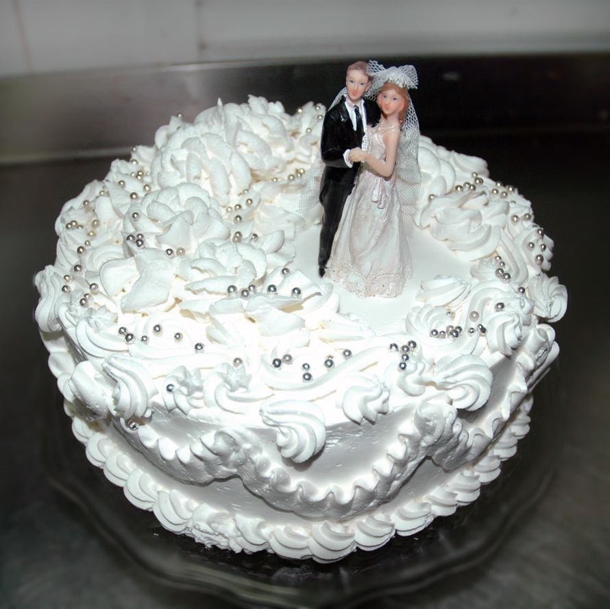Свадебный торт из взбитых сливок