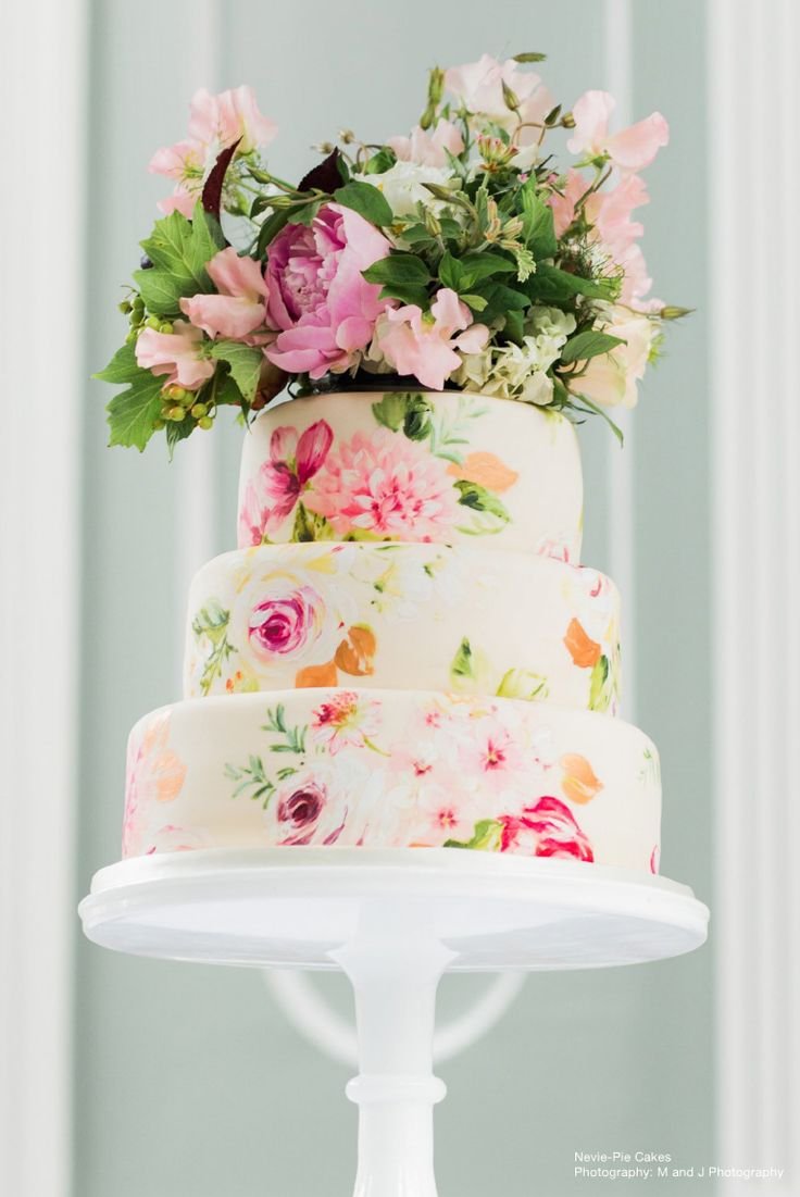 Бисквитный торт свадебный